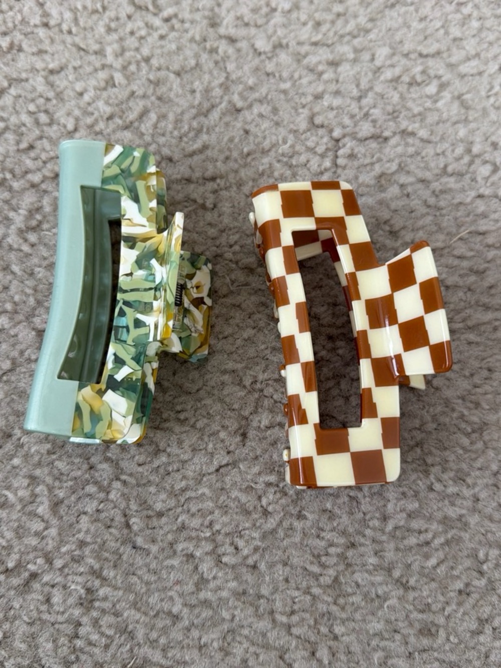 Green Tortoise & Brown Checker Women’s Hair Claw Set